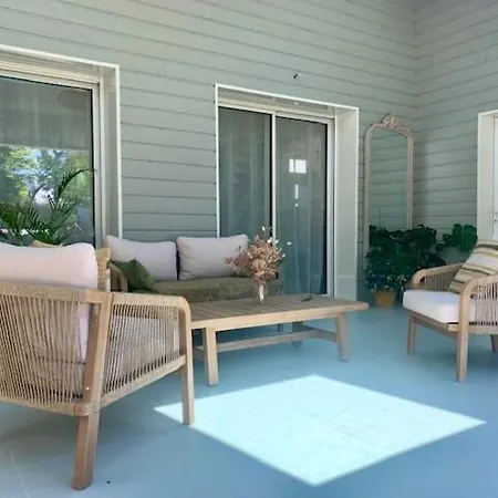 度假居 Charming Quiet House In